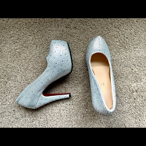 NEW Silver Rhinestone Pump - Picture 2 of 9
